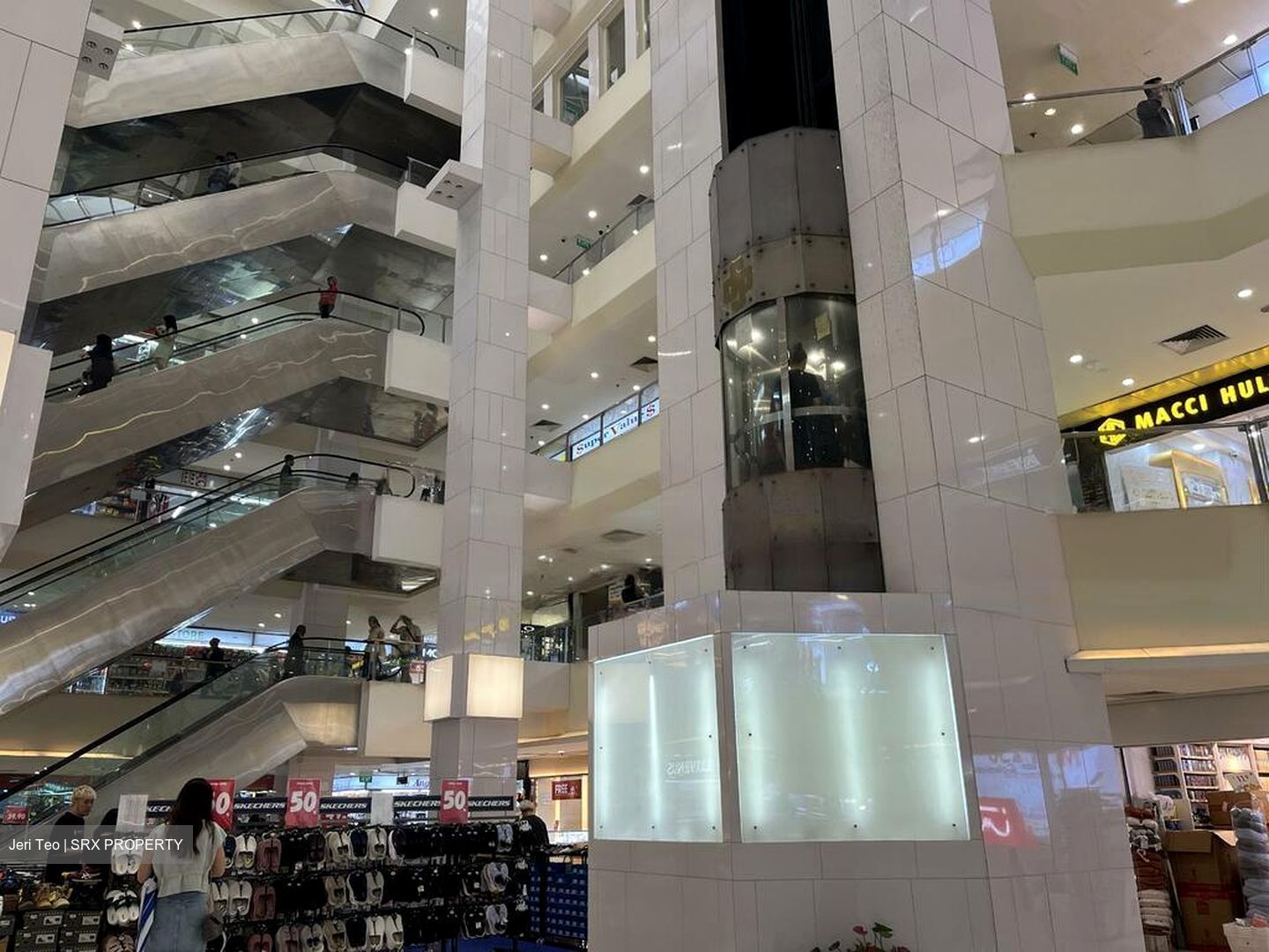 Lucky Plaza (D9), Shop House #464086161